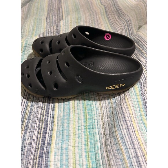 Keen Yogui Shoes Mens Size 9 Black Gray Clog Slip On Casual Comfort Lightweight - Picture 1 of 7